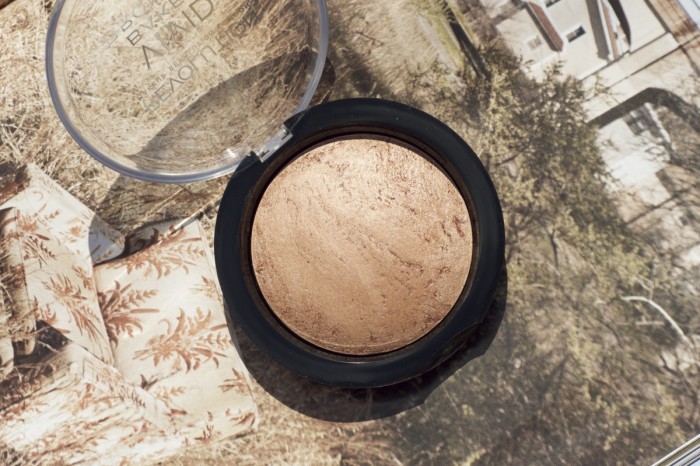 Made From Beauty 5 Under £5: Complexion Makeup Revolution Baked Bronzer Ready to go Open