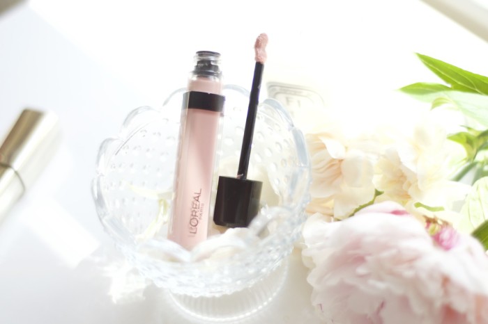Made From Beauty Top Glossy Nudes L'Oreal Paris Infallible Mega Gloss in Protest Queen