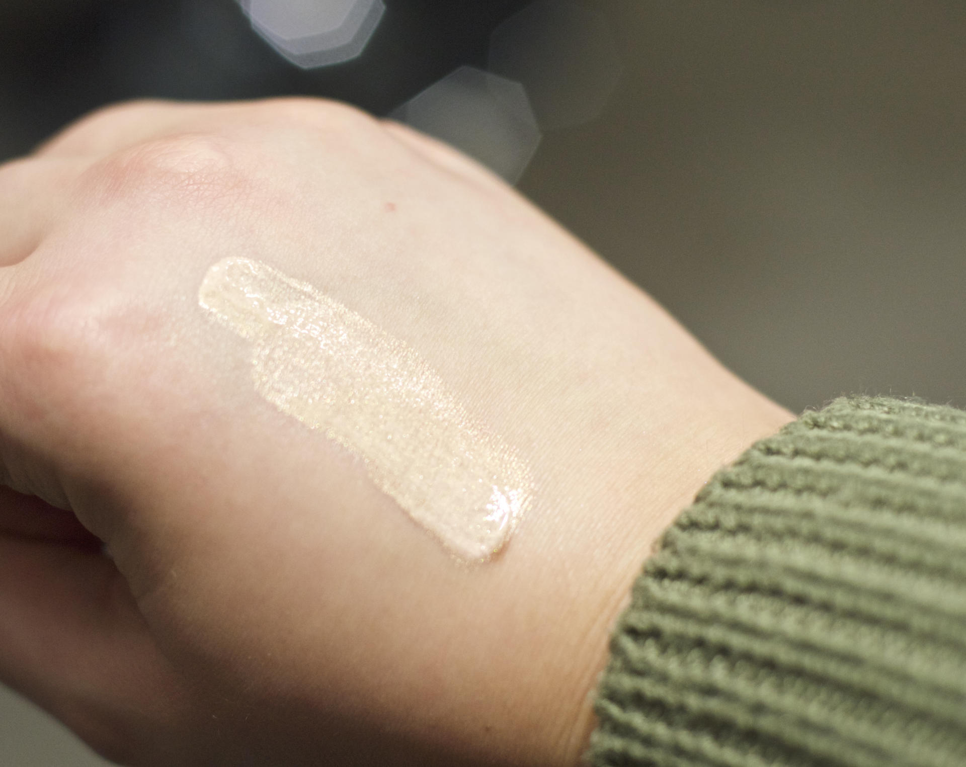 Made From Beauty Dior Glow Maximiser Light Boosting Primer Swatch