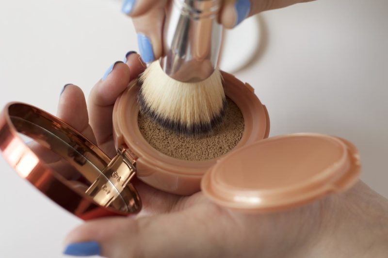 L'Oreal Glam Bronze Cushion Soleil with brush