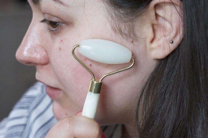 How to use a Jade Facial Roller